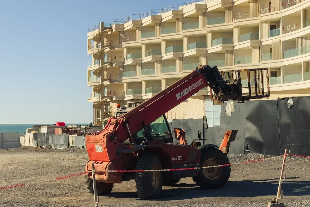 beach-construction-hotel